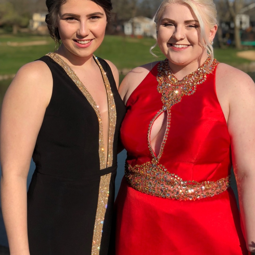 Red Prom Dress! - Picture 4 of 7